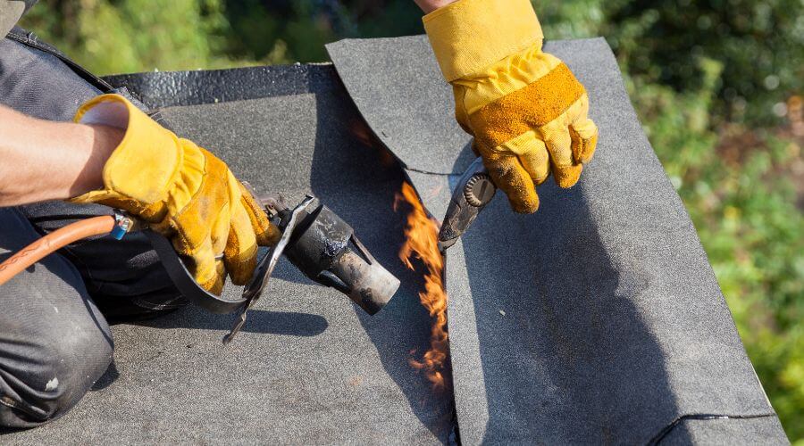 Professional gutter cleaning in Roberta, GA